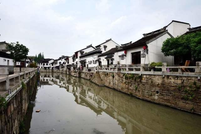 不做需要男人的女人，而做男人需要的女人。这句话说什么意思，如果女生发表她想表达什么情绪？游戏画面
